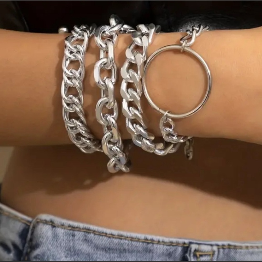 Exaggerated Geometric Circle Chain Bracelet.